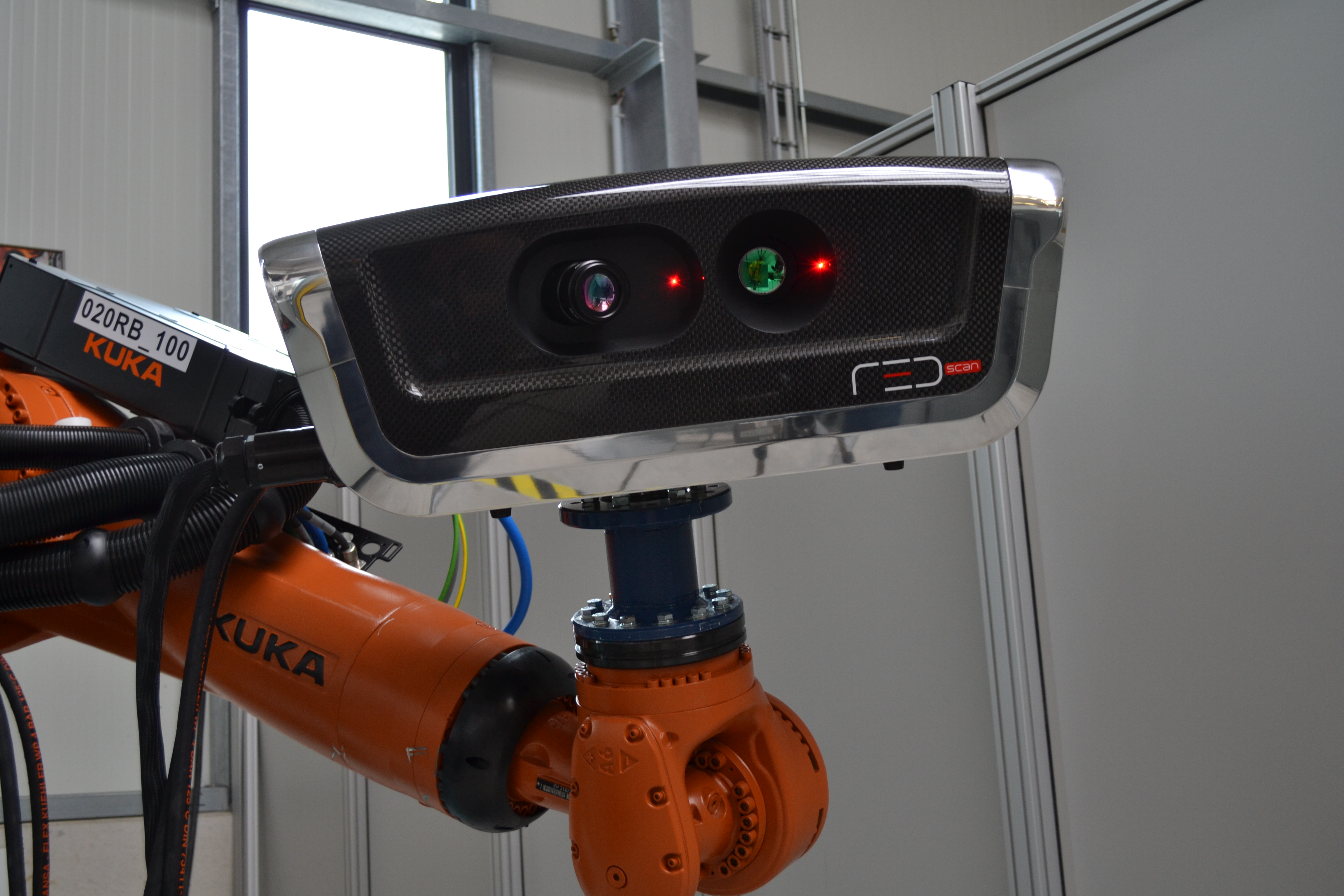 Carbon-Scanner am KUKA-Arm, Nahaufnahme